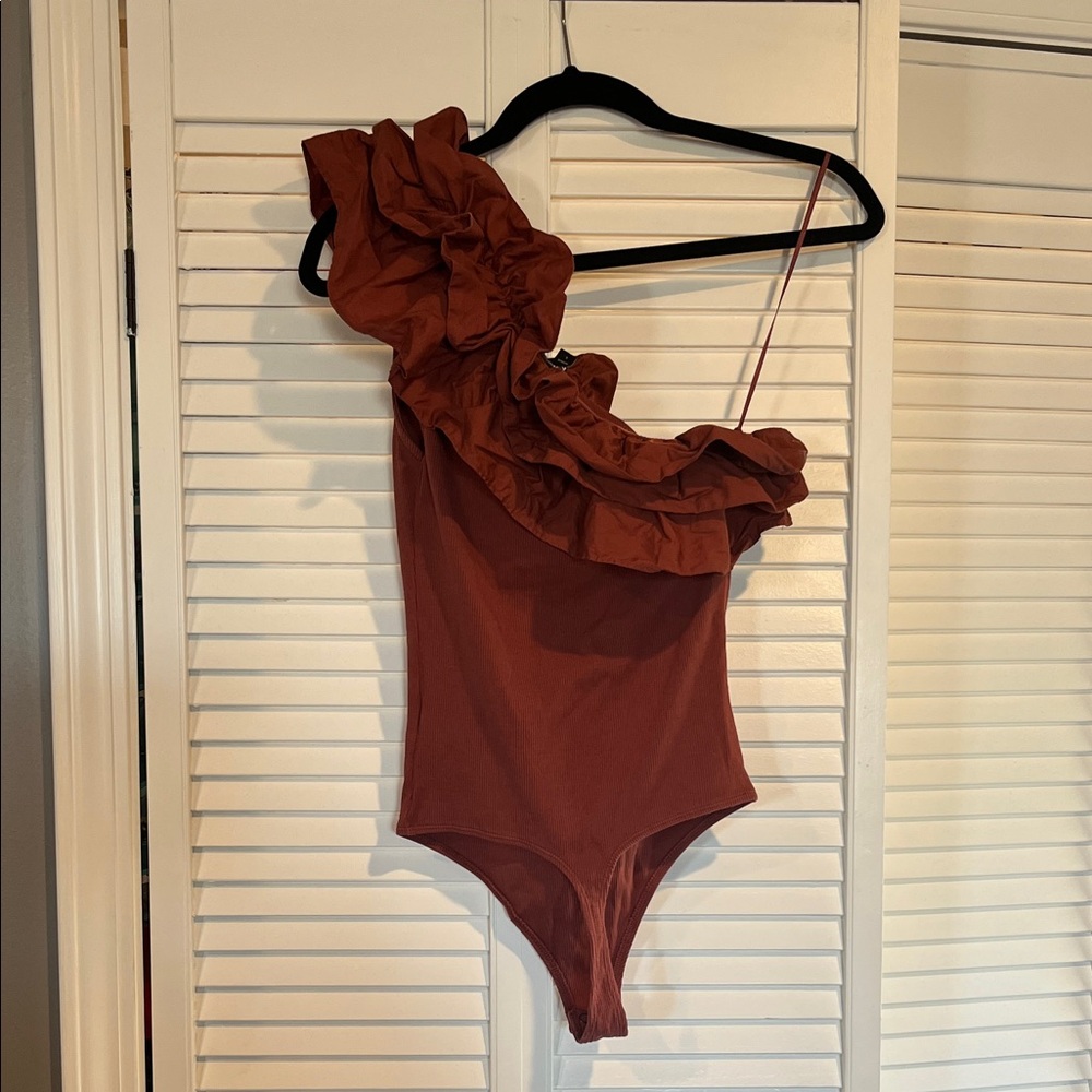 Express One-Shoulder Ruffled Bodysuit - Picture 2 of 8